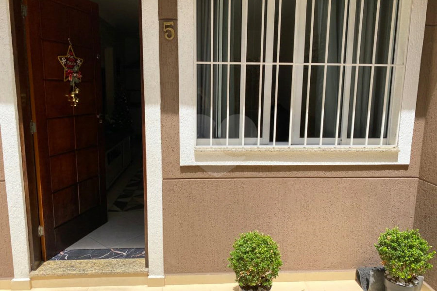Casa à venda com 2 suítes no condomínio Real Iraci, São Paulo - SP