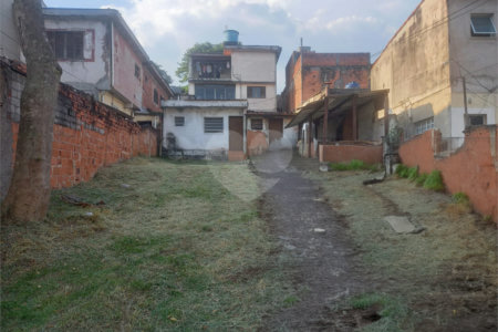 Sobrado à venda com 2 quartos em Pedreira, São Paulo, SP