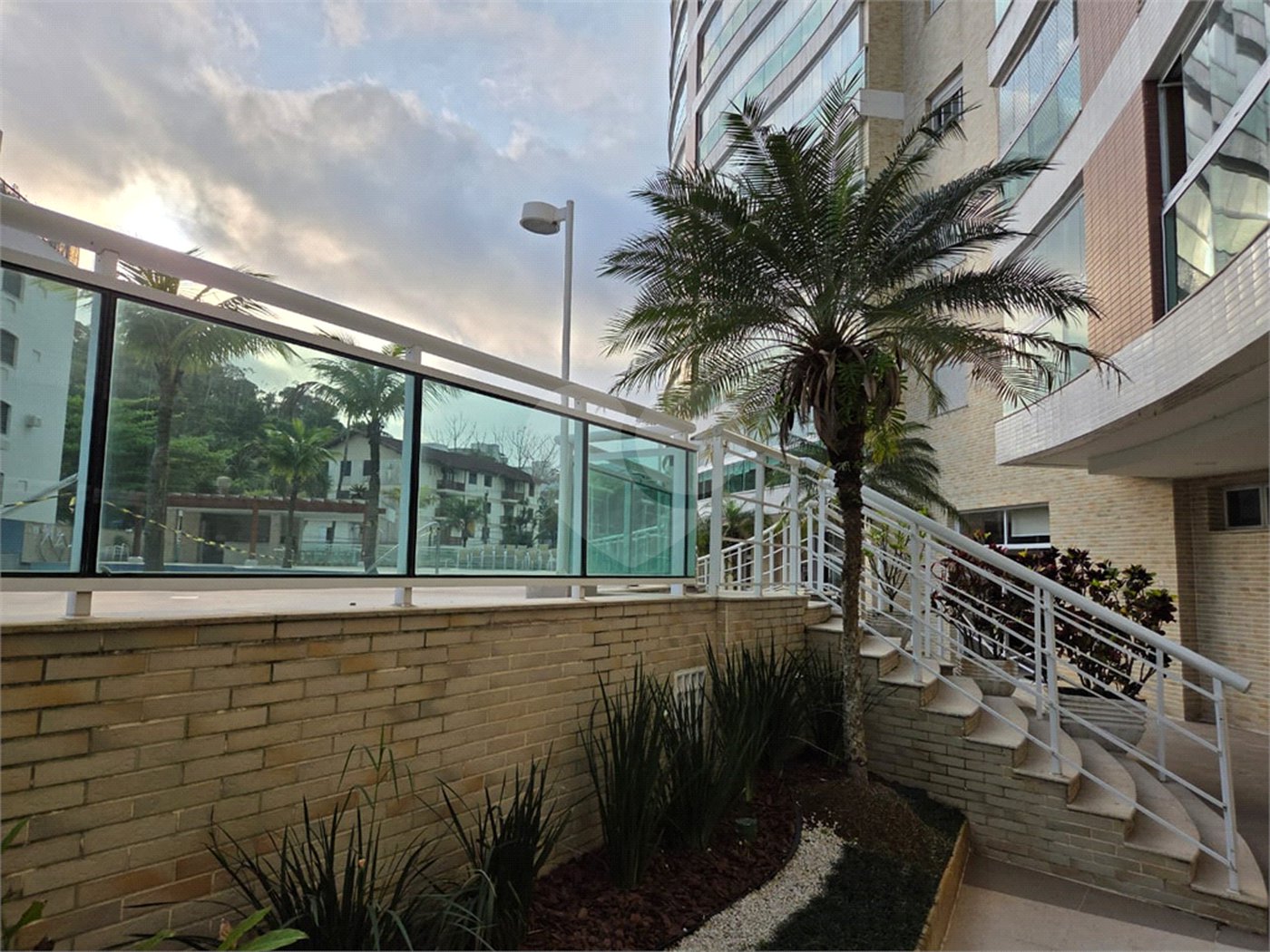 Apartamento à venda com 4 quartos, sendo 2 suítes, em Enseada, Guarujá, SP