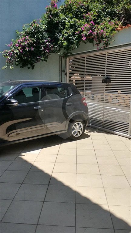Sobrado com 101m², 2 dormitórios, sendo 2 suítes, 2 vagas, à venda na Vila Ema.