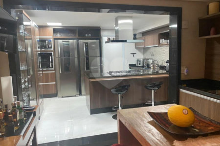 Condomínio clube, Apartamento na Mooca com 204 m² Com 3 suítes e 4 Vagas.
