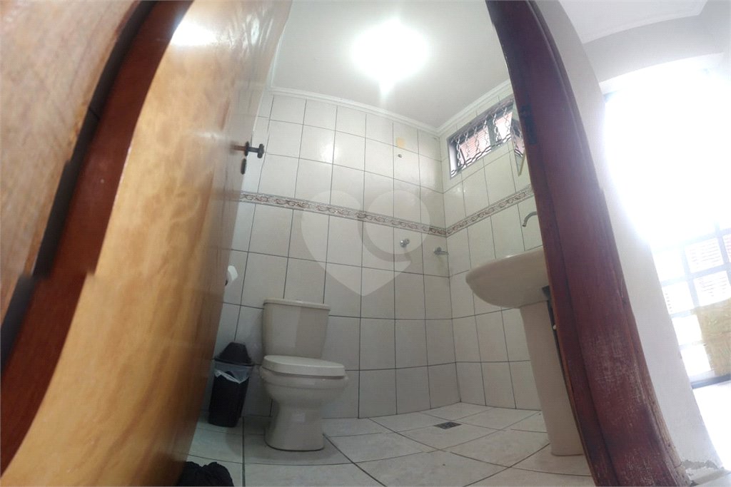 Sobrado com 3 suítes.