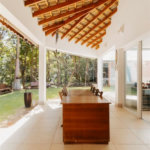 Casa à venda com 5 quartos, sendo 4 suítes, no condomínio Figueira Garden, Atibaia - SP