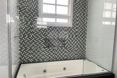 Casa à venda com 4 quartos, sendo 2 suítes,  no condomínio Village Place, São Paulo - SP