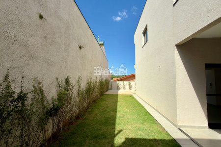 Casa à venda com 3 suítes no condomínio Celina Residencial, Atibaia - SP