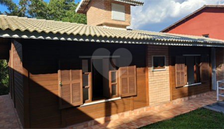 Casa à venda com 3 quartos, sendo 1 suíte, no condomínio Alpes da Cantareira, Mairiporã - SP