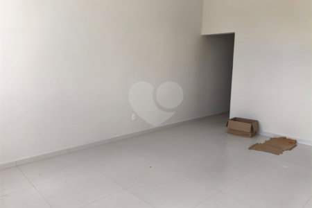Casa à venda com 3 quartos, sendo 1 suíte, no condomínio Tivolli, Itapetininga - SP