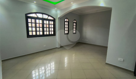 Sobrado à venda com 3 quartos, sendo 1 suíte,  em Jardim D'abril, Osasco, SP