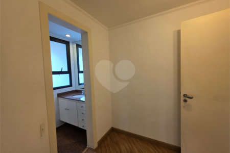 Apartamento à venda com 3 suítes em Vila Uberabinha, São Paulo, SP