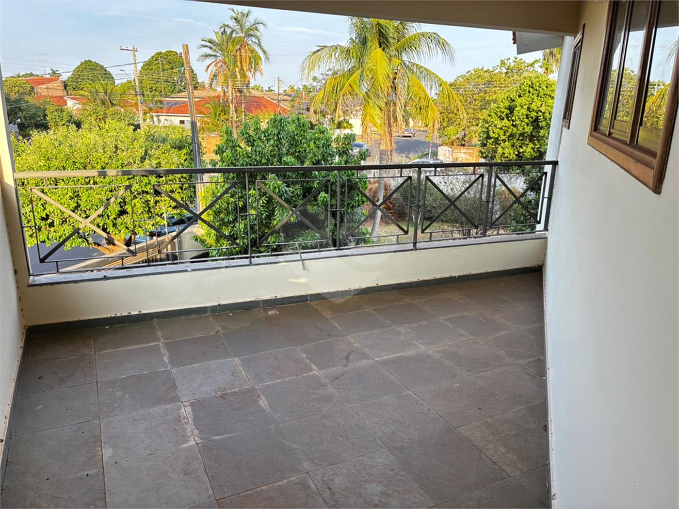 Sobrado para alugar com 4 quartos, sendo 2 suítes,  no Centro, Três Lagoas, MS