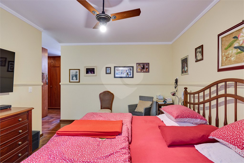 Casa à venda com 4 quartos, sendo 2 suítes, em Jardim Cordeiro, São Paulo, SP