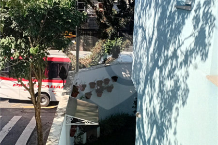 Sobrado à venda com 4 quartos, sendo 2 suítes,  em Vila Gilda, Santo André, SP