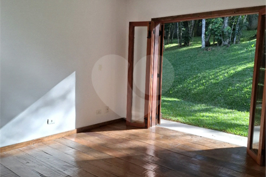 Casa Térrea à venda com 2 suítes em Serra da Cantareira, Mairiporã, SP