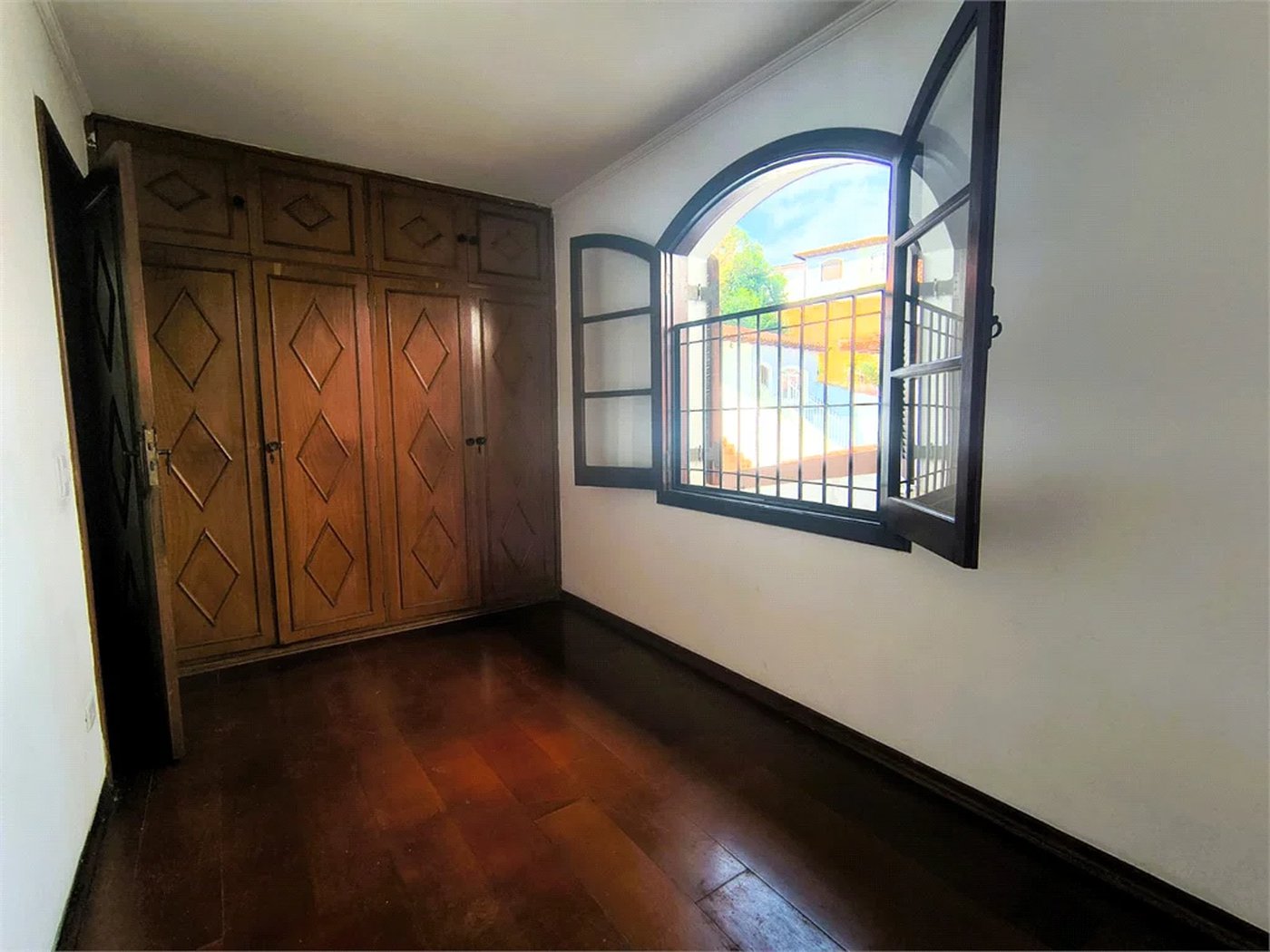 Sobrado à venda com 3 quartos, sendo 1 suíte,  em Jardim Esmeralda, São Paulo, SP