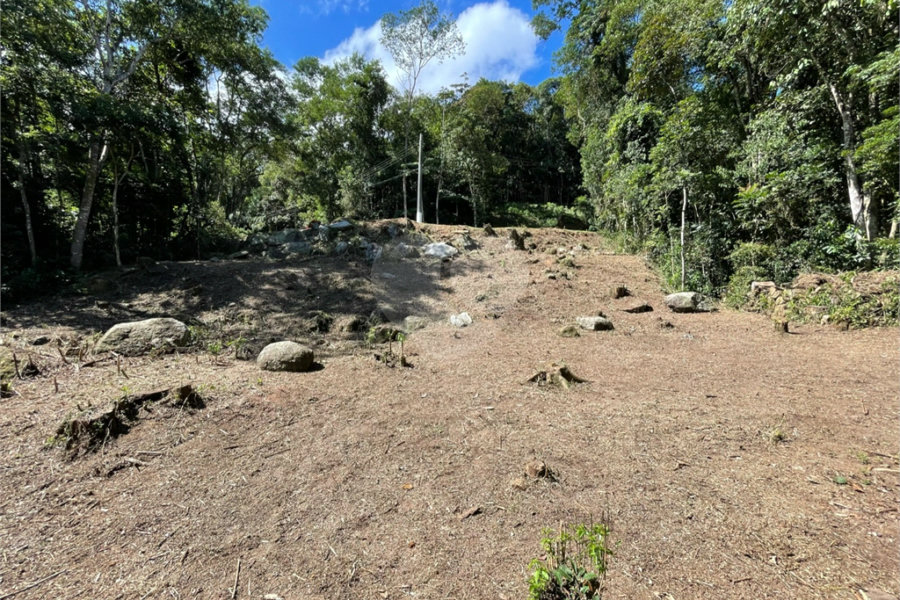 Terreno à venda no condomínio Champs Elysees Village, Mairiporã - SP