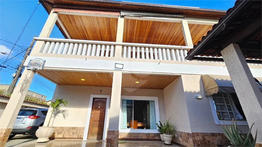 Casa à venda com 5 quartos, sendo 3 suítes,  no condomínio Colinas do Magarça, Rio de Janeiro - RJ