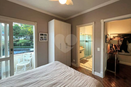 Casa à venda com 4 suítes em Vila Santo Antônio, Cotia, SP