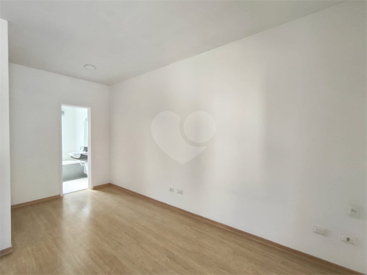 Casa de Vila à venda com 3 quartos, sendo 1 suíte, em Loteamento Jardim Morumbi, Atibaia, SP
