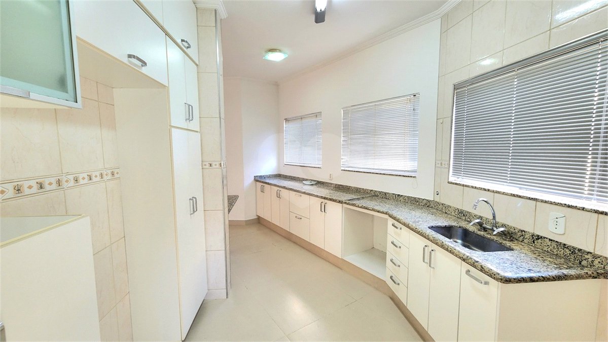 Casa à venda com 3 quartos, sendo 1 suíte, no condomínio Bouganville, Araraquara - SP