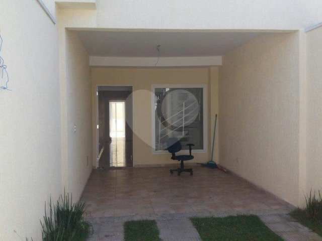 Sobrado à venda com 3 suítes em Vila Romero, São Paulo, SP