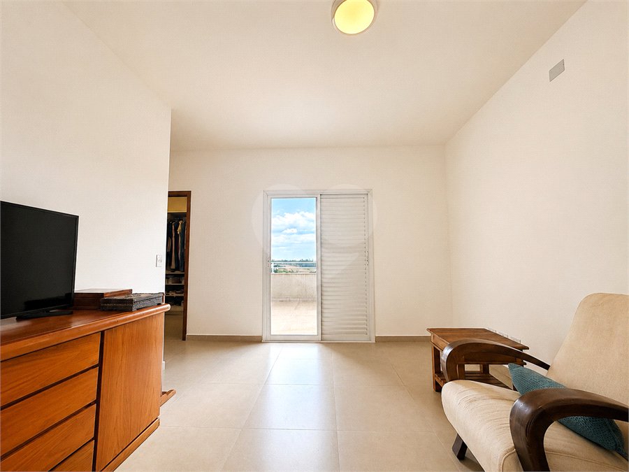 Casa à venda com 3 suítes no condomínio Via Castelli, Louveira - SP