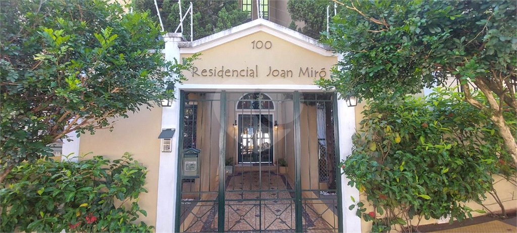 Apartamento no Condomínio Joan Miro .