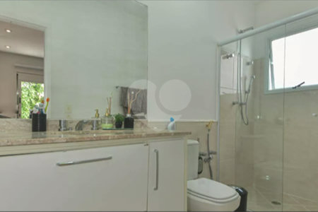 Sobrado à venda com 4 quartos, sendo 2 suítes,  em Campo Belo, São Paulo, SP