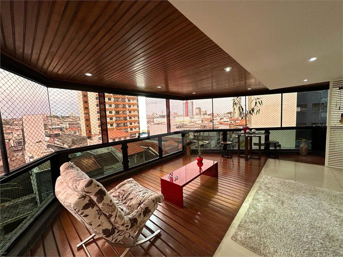 Apartamento à venda ou para alugar com 4 quartos, sendo 1 suíte, no Centro, Mogi das Cruzes, SP