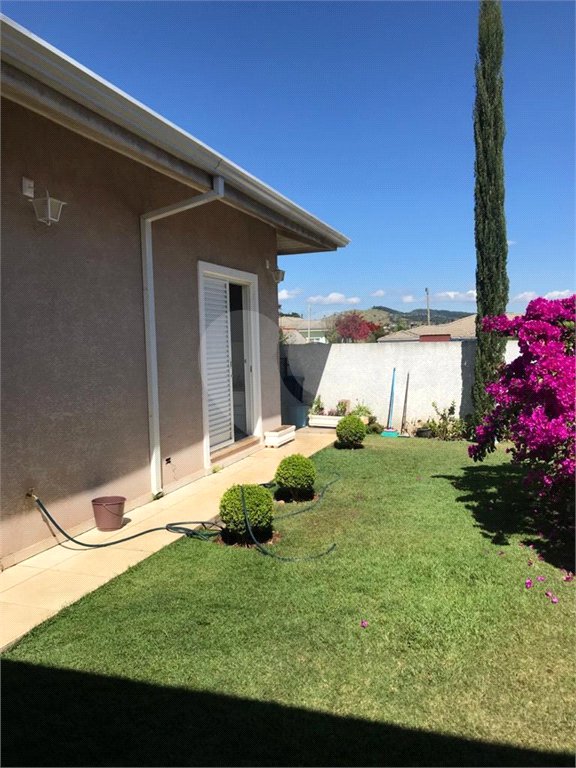 Casa à venda com 4 quartos, sendo 3 suítes, no condomínio Serra da Estrela, Atibaia - SP