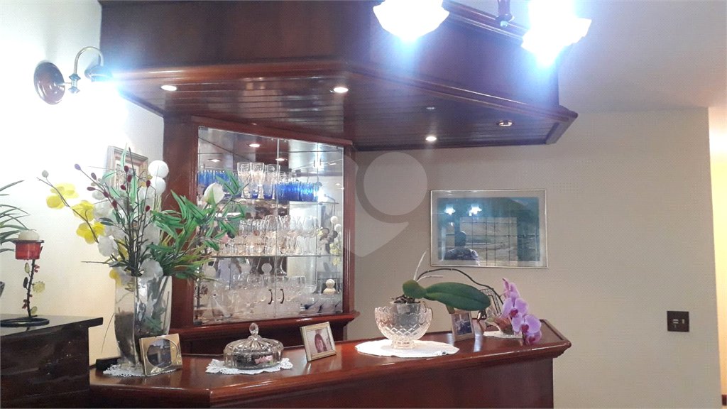 Casa à venda com 5 quartos, sendo 3 suítes,  em Vila Oliveira, Mogi das Cruzes, SP