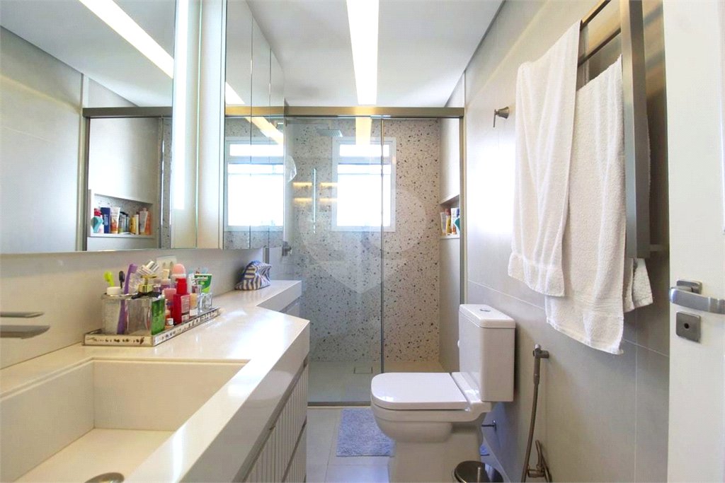 Apartamento à venda com 3 quartos, sendo 1 suíte, em Indianópolis, São Paulo, SP