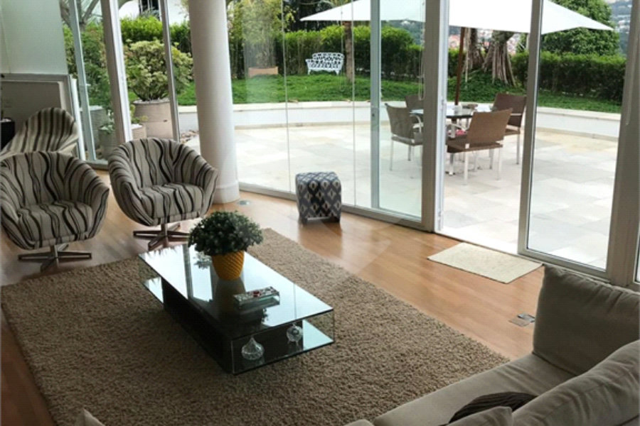 Casa à venda com 4 quartos, sendo 8 suítes, no condomínio Residencial Jd. Ibiratiba, São Paulo - SP