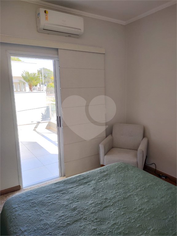 Casa à venda com 3 quartos, sendo 1 suíte,  no condomínio Residencial Jardim das Palmeiras, Vinhedo - SP