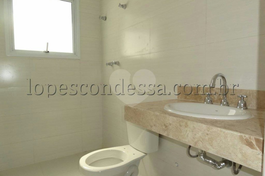 Sobrado à venda com 3 suítes em Horto, São Paulo, SP