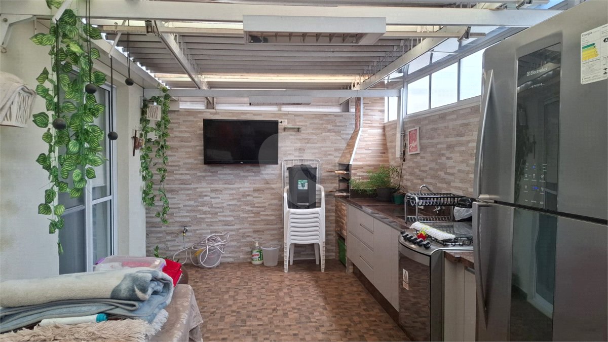 Casa à venda com 3 suítes no condomínio Villa das Flores, Mogi das Cruzes - SP