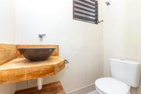 Casa em condomínio à venda na Granja Julieta