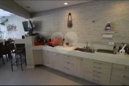 Casa à venda com 5 suítes no condomínio Parque Arco Iris, Atibaia - SP