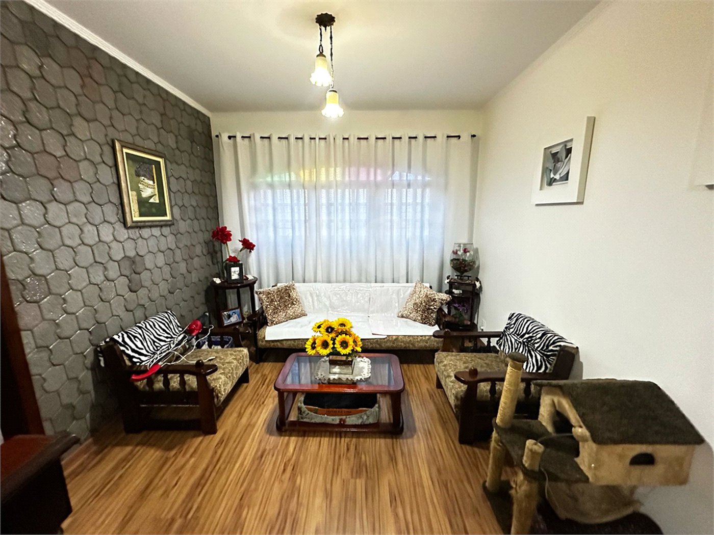 Sobrado à venda com 4 quartos, sendo 2 suítes, em Vila Júlia, Poá, SP