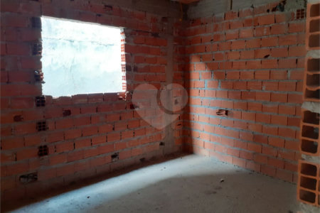 Sobrado à venda com 5 quartos, sendo 1 suíte, em Jardim Cumbica, Guarulhos, SP