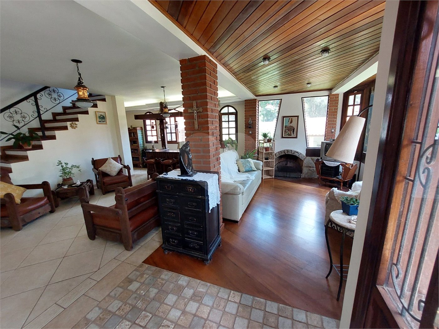 Casa à venda ou para alugar com 5 quartos, sendo 1 suíte, em Cumbari, Mairiporã, SP
