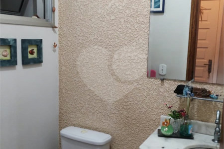 Sobrado à venda com 3 quartos, sendo 1 suíte,  em Vila Oliveira, Mogi das Cruzes, SP