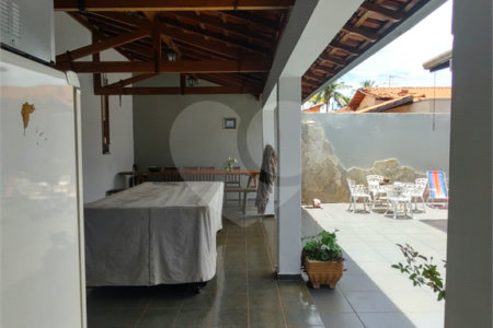 Casa à venda com 3 quartos, sendo 1 suíte, em Parque Laranjeiras, Araraquara, SP