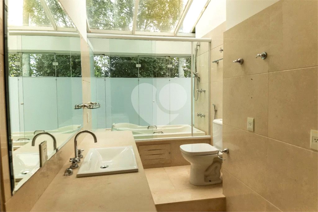 Casa à venda ou para alugar com 4 suítes no condomínio Chácara Flora, São Paulo - SP