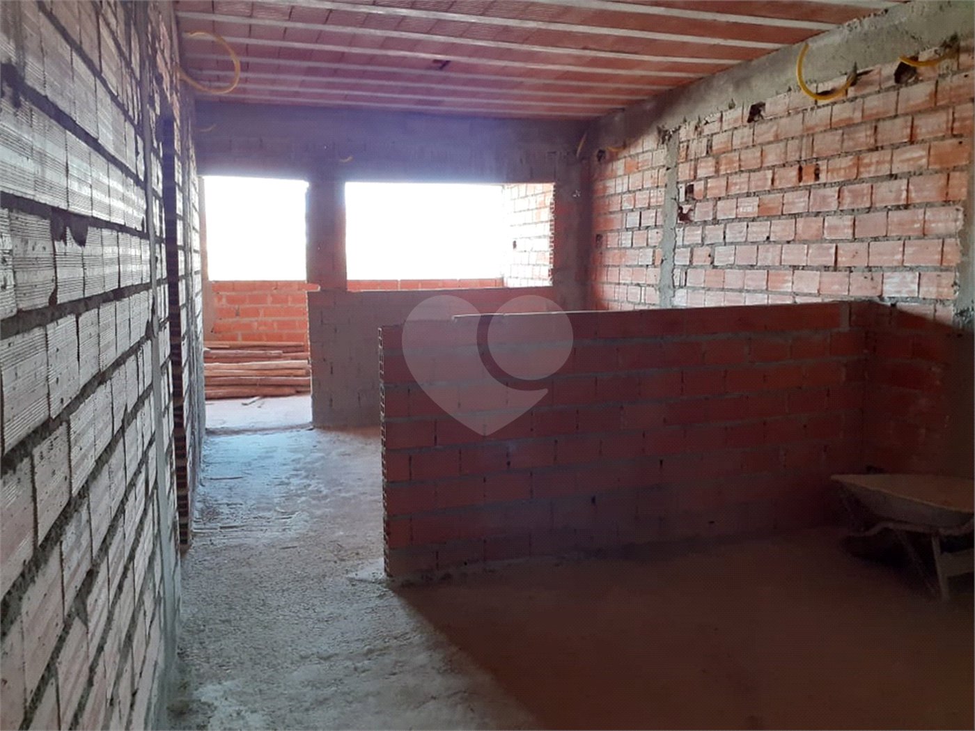 Sobrado à venda com 5 quartos, sendo 1 suíte, em Jardim Cumbica, Guarulhos, SP