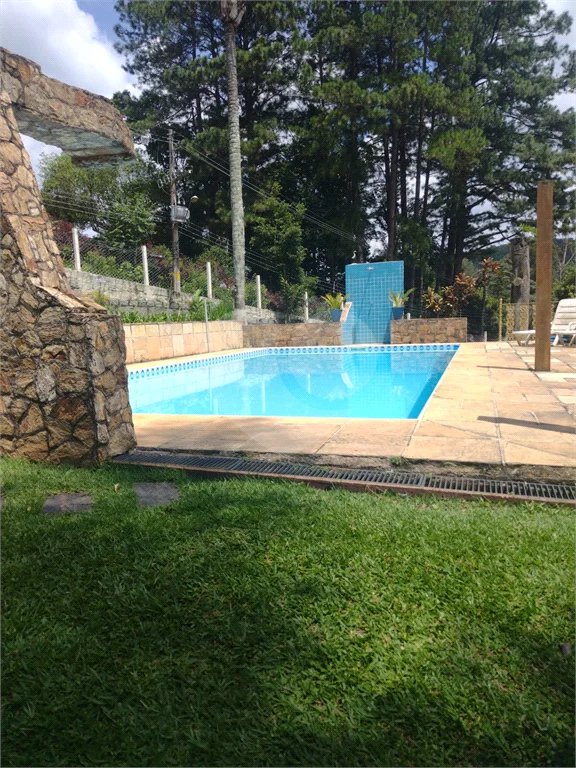 Casa à venda com 4 quartos, sendo 2 suítes,  no condomínio Cinco Lagos, Mairiporã - SP
