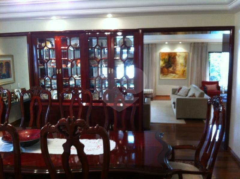 Apartamento à venda com 4 suítes em Real Parque, São Paulo, SP