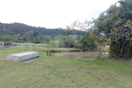 Sítio à venda com 4 quartos, sendo 3 suítes, em Caxito, Maricá, RJ