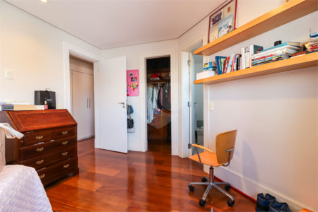 Cobertura à venda com 4 quartos, sendo 3 suítes,  em Vila Uberabinha, São Paulo, SP