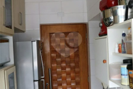 Apto na Mooca de 76m², com 2 dorms, 1 vaga, 1 suíte. Estuda permuta.