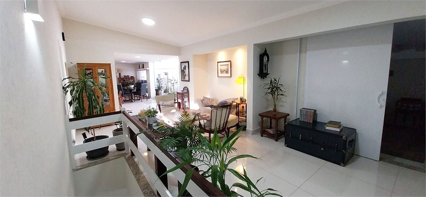 Cobertura à venda com 4 quartos, sendo 2 suítes,  em Vila Embaré, Valinhos, SP